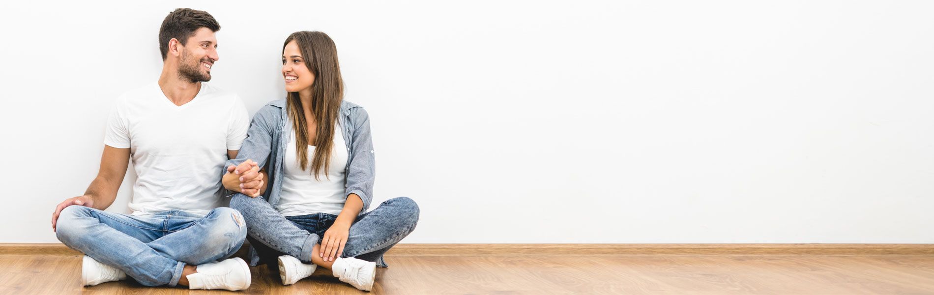 Pareja joven con ASISA Ya, el seguro médico más económico de ASISA