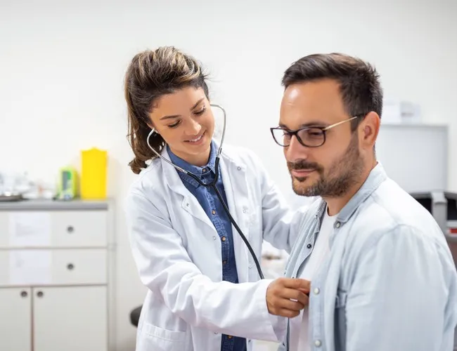 Seguro médico con copago o sin copago: diferencias reales y cuál interesa más